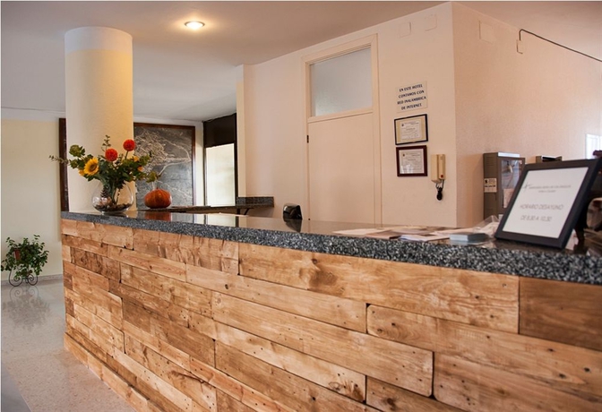 Imagen de los interiores del Hotel Hospeder&iacute;a Reina De Los &Aacute;ngeles. Foto 6