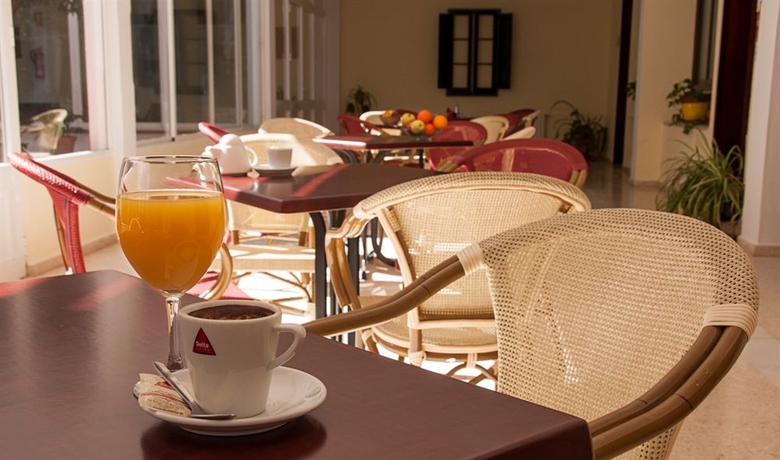 Imagen del bar/restaurante del Hotel Hospeder&iacute;a Reina De Los &Aacute;ngeles. Foto 2