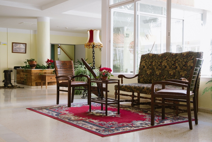 Imagen de los interiores del Hotel Hospeder&iacute;a Reina De Los &Aacute;ngeles. Foto 8