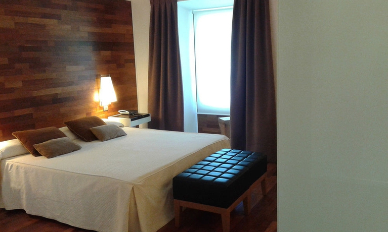 Imagen de la habitación del Hotel Hospedería San Juan De La Peña. Foto 5