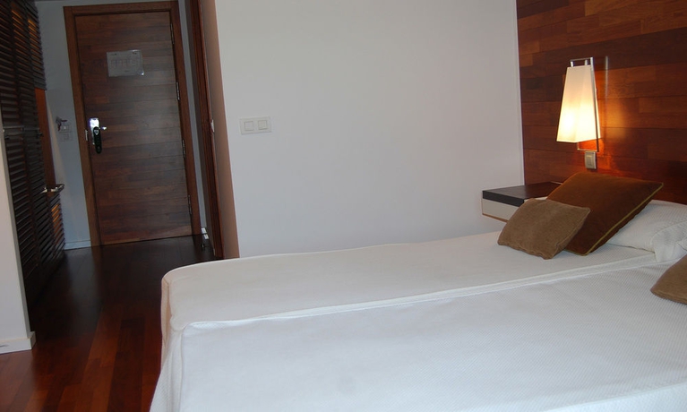 Imagen de la habitación del Hotel Hospedería San Juan De La Peña. Foto 13