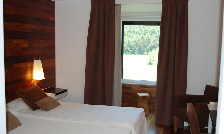 Imagen de la habitación del Hotel Hospedería San Juan De La Peña. Foto 14