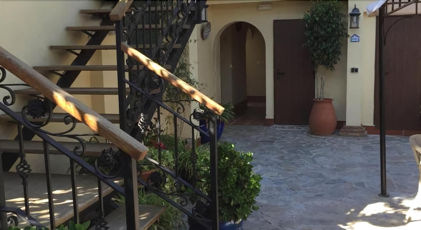 Imagen de los exteriores del Hotel Hospedería Santiago. Foto 10