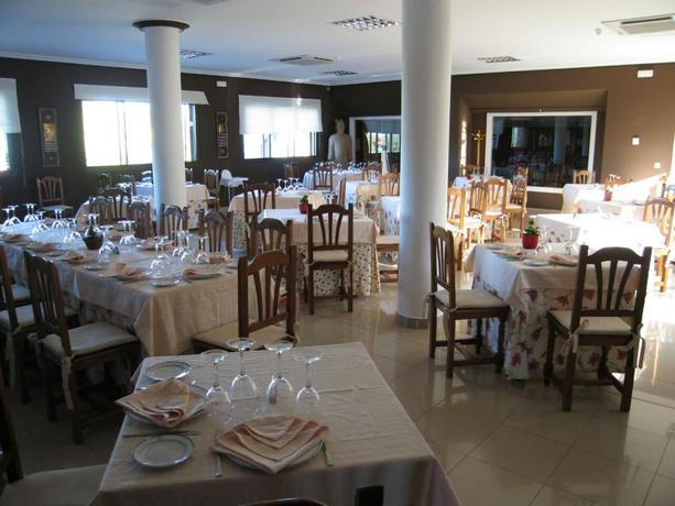 Imagen del bar/restaurante del Hotel Hospedería Villa de Montánchez. Foto 2
