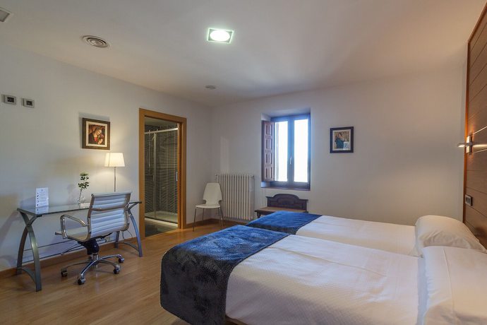 Imagen de la habitación del Hotel Hospeder&iacute;a del Seminario. Foto 16