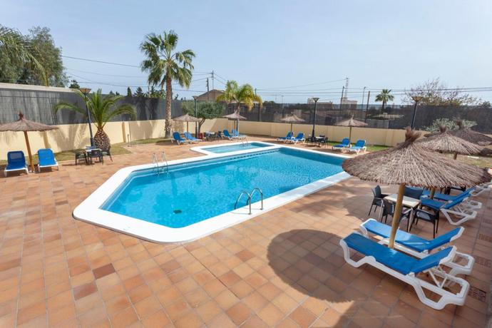 Imagen de la piscina del Hotel Hospedium Abril. Foto 11