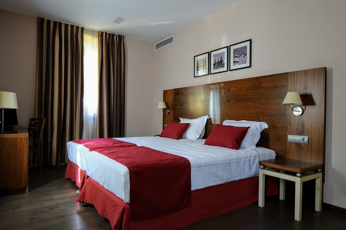 Imagen de la habitación del Hotel Hospedium Casino Del Tormes. Foto 3