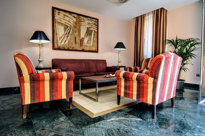 Imagen de los interiores del Hotel Hospedium Casino Del Tormes. Foto 9