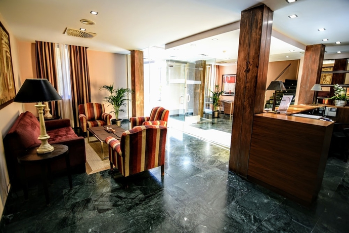 Imagen de los interiores del Hotel Hospedium Casino Del Tormes. Foto 10