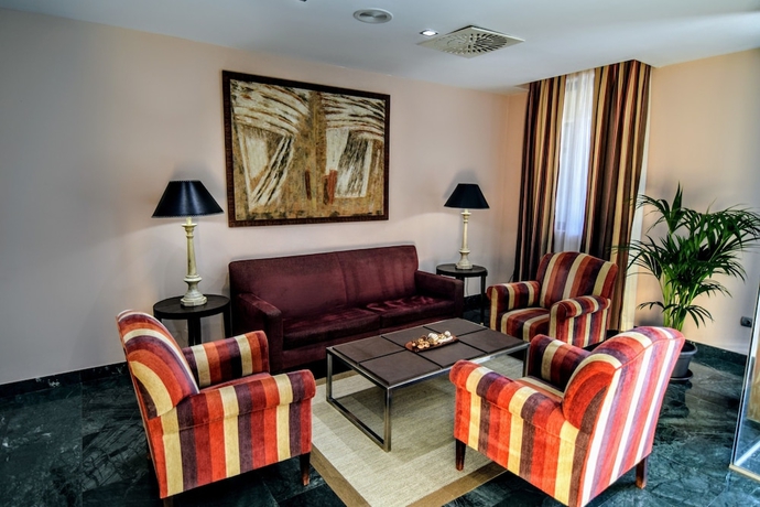 Imagen de los interiores del Hotel Hospedium Casino Del Tormes. Foto 11