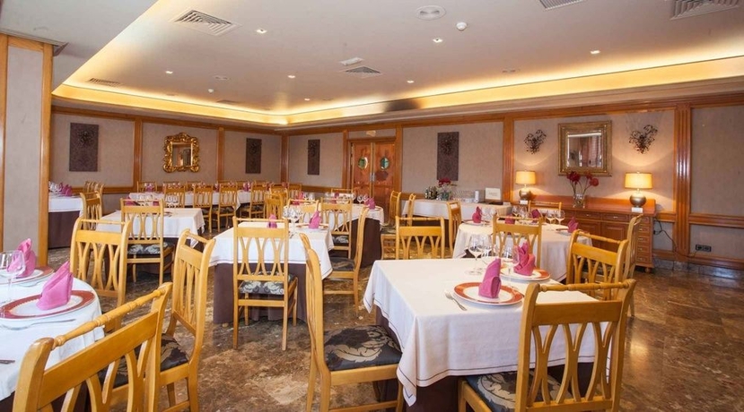 Imagen del bar/restaurante del Hotel Hospedium Castilla. Foto 4