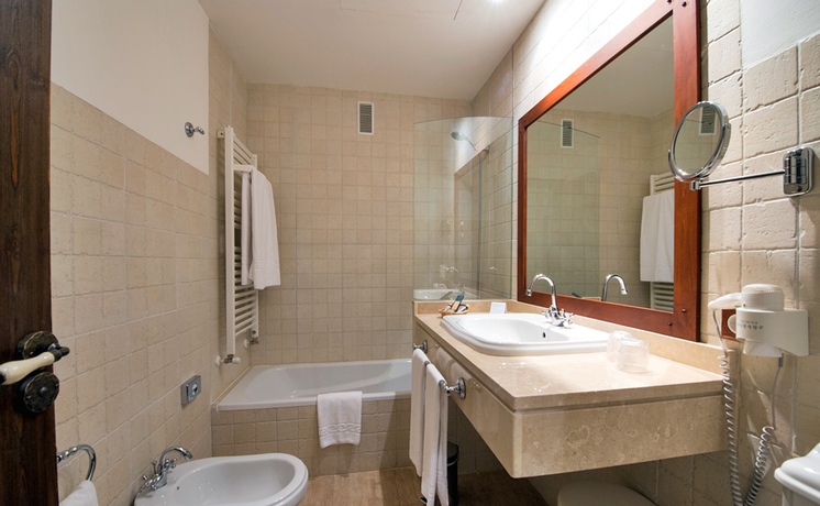 Imagen de la habitación del Hotel Hospedium Cortijo Santa Cruz. Foto 9