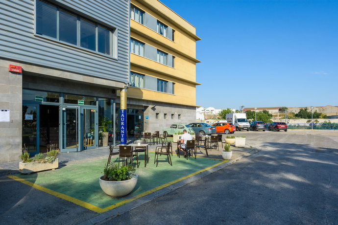 Imagen de los exteriores del Hotel Hospedium Don Fidel. Foto 19