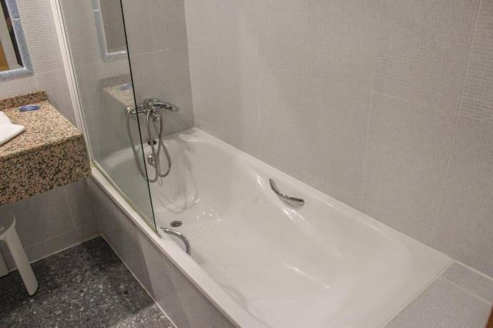 Imagen de la habitación del Hotel Hospedium Don José. Foto 15