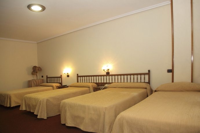 Imagen de la habitación del Hotel Hospedium La Marina. Foto 10