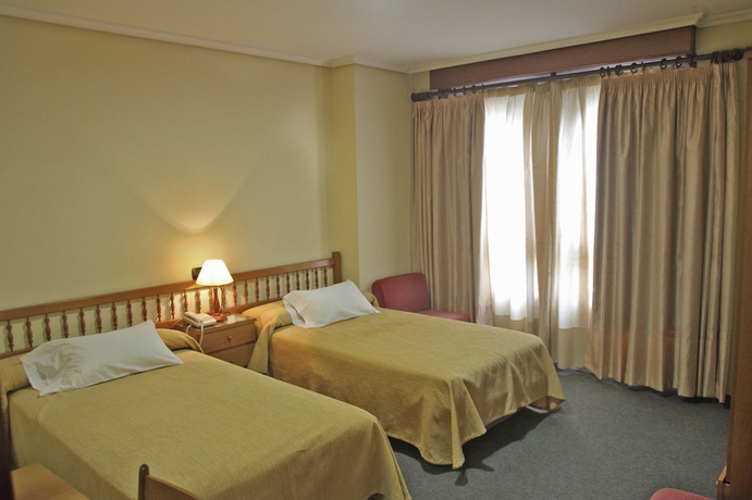 Imagen de la habitación del Hotel Hospedium La Marina. Foto 13