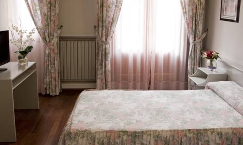 Imagen de la habitación del Hotel Hospedium Lleida. Foto 4