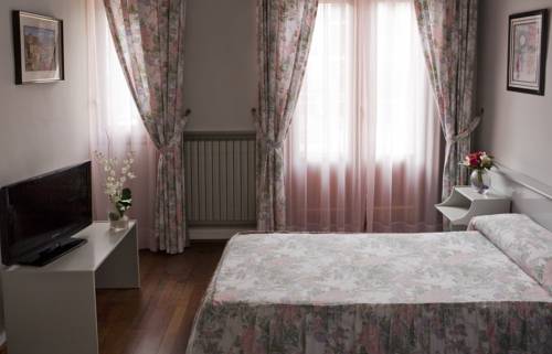 Imagen de la habitación del Hotel Hospedium Lleida. Foto 5