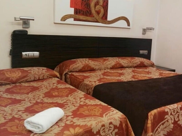 Imagen de la habitación del Hotel Hospedium Los Periquitos. Foto 5