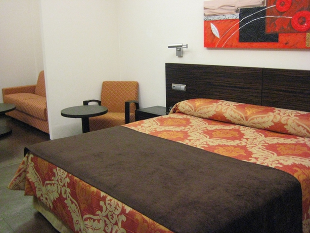 Imagen de la habitación del Hotel Hospedium Los Periquitos. Foto 9