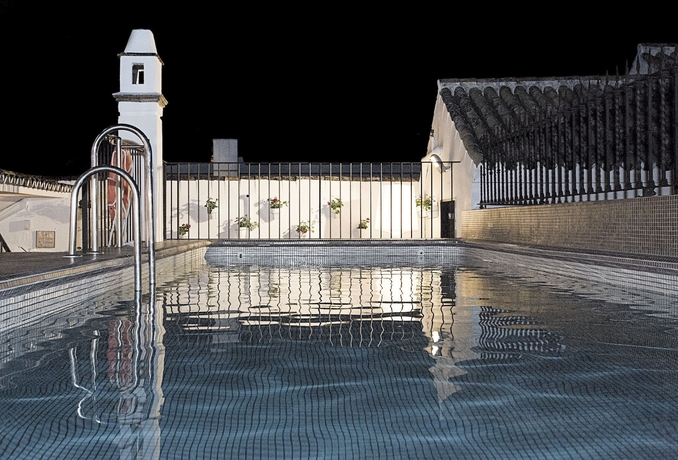 Imagen de la piscina del Hotel Hospes Las Casas Del Rey De Baeza. Foto 14