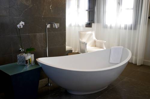 Imagen de la habitación del Hotel Hospes Palacio Del Bailío. Foto 16