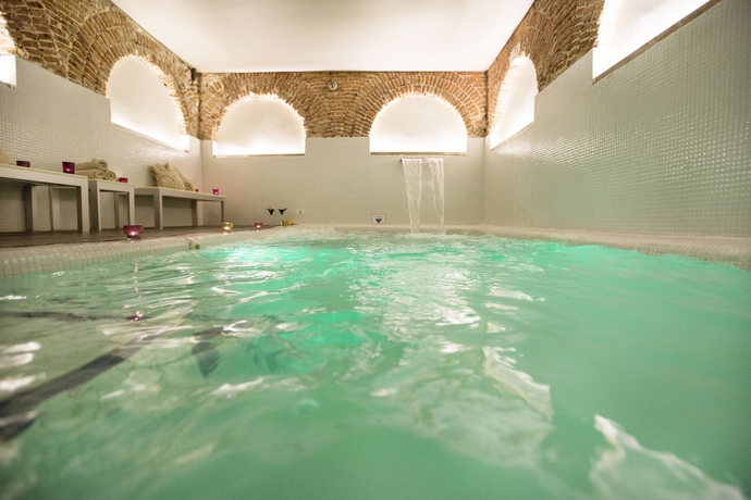 Imagen de la piscina del Hotel Hospes Puerta De Alcalá. Foto 16