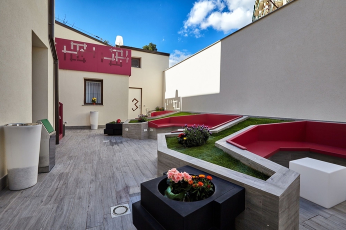 Imagen de los exteriores del Hotel Hospitality. Foto 11