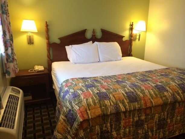 Imagen de la habitación del Hotel Hospitality Inn - Buffalo Airport. Foto 10