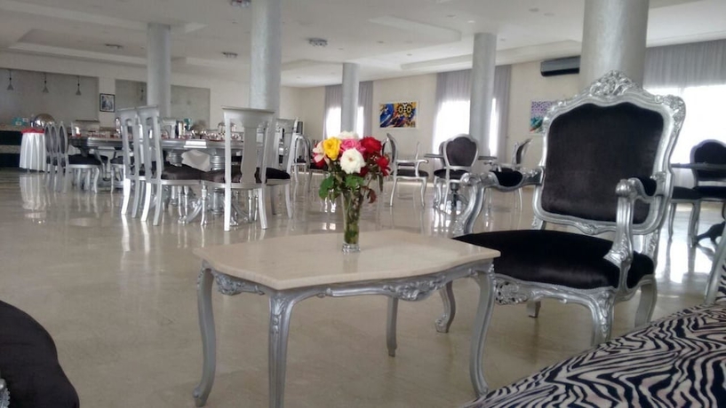 Imagen de los interiores del Hotel Hospitality Inn. Foto 19