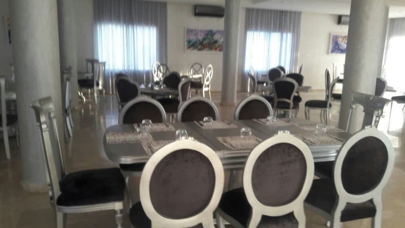 Imagen del bar/restaurante del Hotel Hospitality Inn. Foto 2