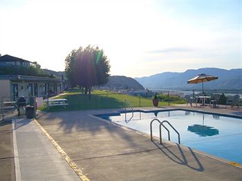 Imagen de la piscina del Hotel Hospitality Inn, Kamloops. Foto 12