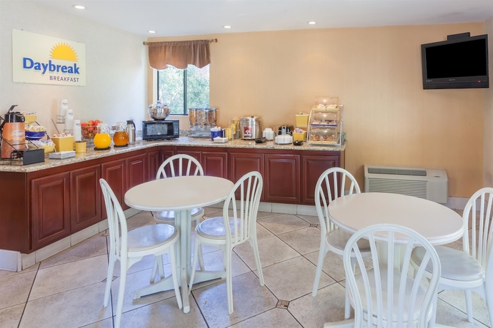 Imagen del bar/restaurante del Hotel Hospitality Inn San Bernardino/ Redlands. Foto 4