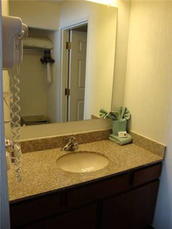 Imagen de la habitación del Hotel Host Inn All Suites. Foto 4