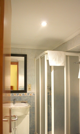 Imagen de la habitación del Hotel Hostal Álvarez. Foto 11