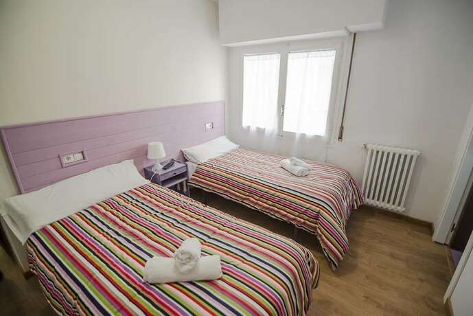 Imagen de la habitación del Hotel Hostal &Aacute;vila. Foto 13