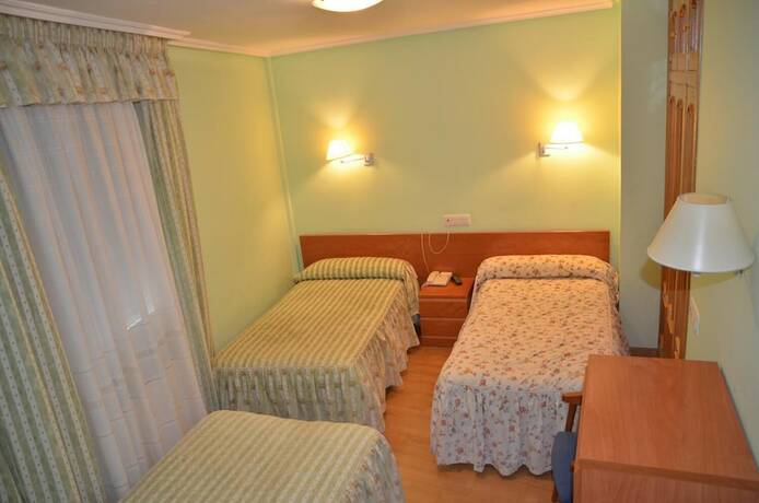 Imagen general del Hotel Hostal Adela. Foto 12