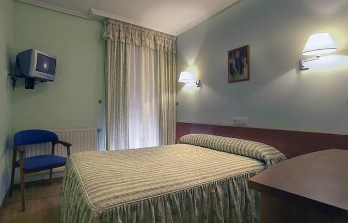 Imagen de la habitación del Hotel Hostal Adela. Foto 20