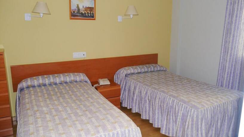 Imagen general del Hotel Hostal Adela. Foto 14