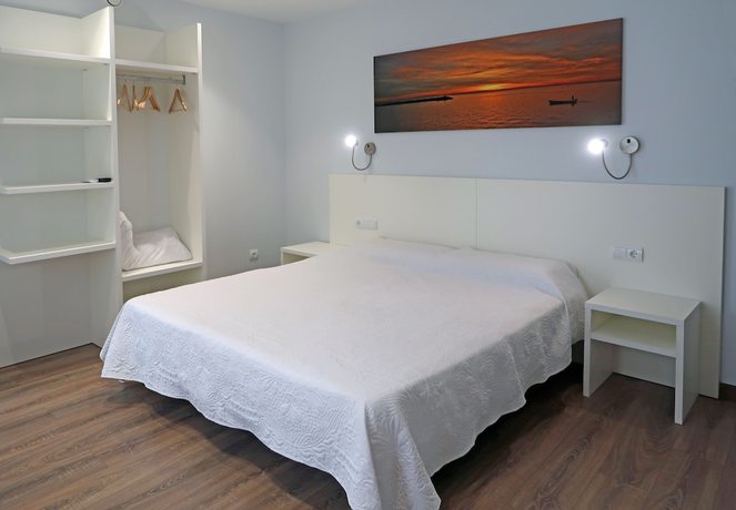 Imagen de la habitación del Hotel Hostal Agustí. Foto 7