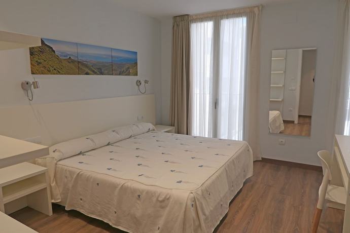 Imagen de la habitación del Hotel Hostal Agustí. Foto 11