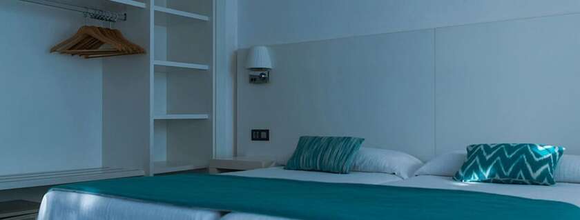 Imagen de la habitación del Hotel Hostal Aigua Clara. Foto 15