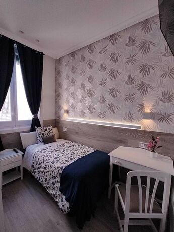 Imagen de la habitación del Hotel Hostal Alfaro. Foto 10