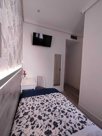 Imagen de la habitación del Hotel Hostal Alfaro. Foto 14