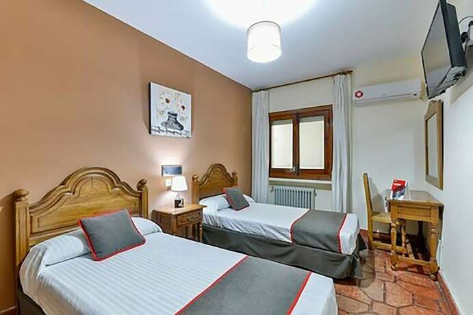 Imagen de la habitación del Hotel Hostal Alfonso XI. Foto 16