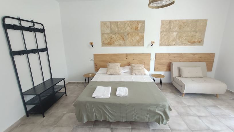 Imagen de la habitación del Hotel Hostal Alma. Foto 11