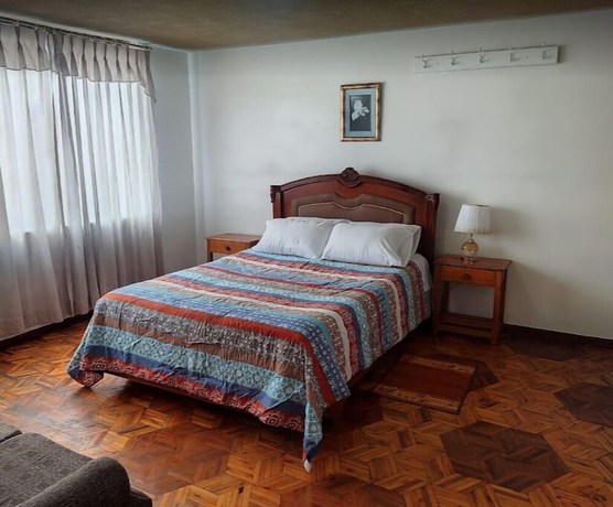 Imagen de la habitación del Hotel Hostal Altamira Suites. Foto 4