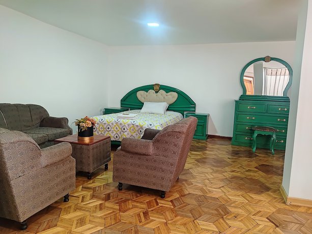 Imagen de la habitación del Hotel Hostal Altamira Suites. Foto 5