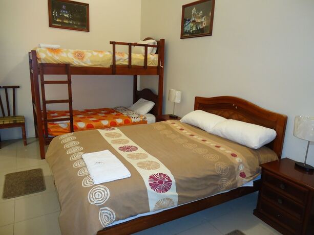 Imagen de la habitación del Hotel Hostal Aly 2. Foto 14