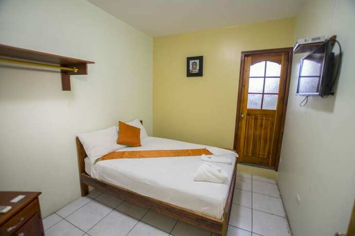 Imagen de la habitación del Hotel Hostal Andry. Foto 15